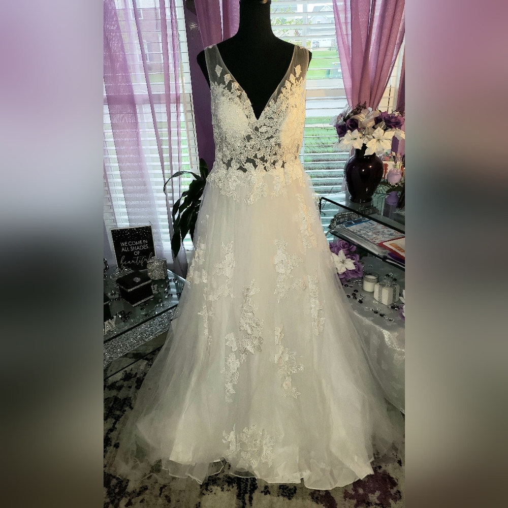 Women's Bridal Wedding Dress Court Train (4) NWOT